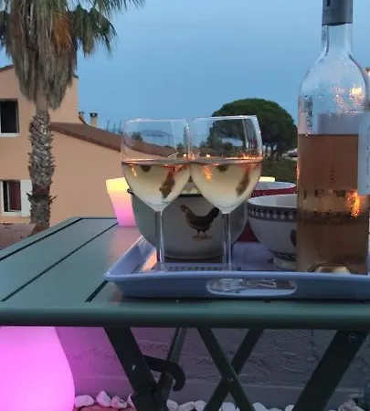 Chambre Avec Tropezienne Vue Mer A L'Ayguade ,Climatisee ,Parking Gratuit Et Proche Aeroport Pansiyon Hyères