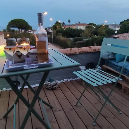 Chambre Avec Tropezienne Vue Mer A L'Ayguade ,Climatisee ,Parking Gratuit Et Proche Aeroport Pansiyon