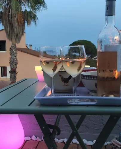 Chambre Avec Tropezienne Vue Mer A L'Ayguade ,Climatisee ,Parking Gratuit Et Proche Aeroport Pansiyon Hyères