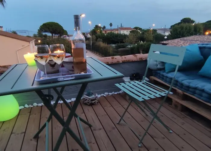 Chambre Avec Tropezienne Vue Mer A L'Ayguade ,Climatisee ,Parking Gratuit Et Proche Aeroport Pansiyon